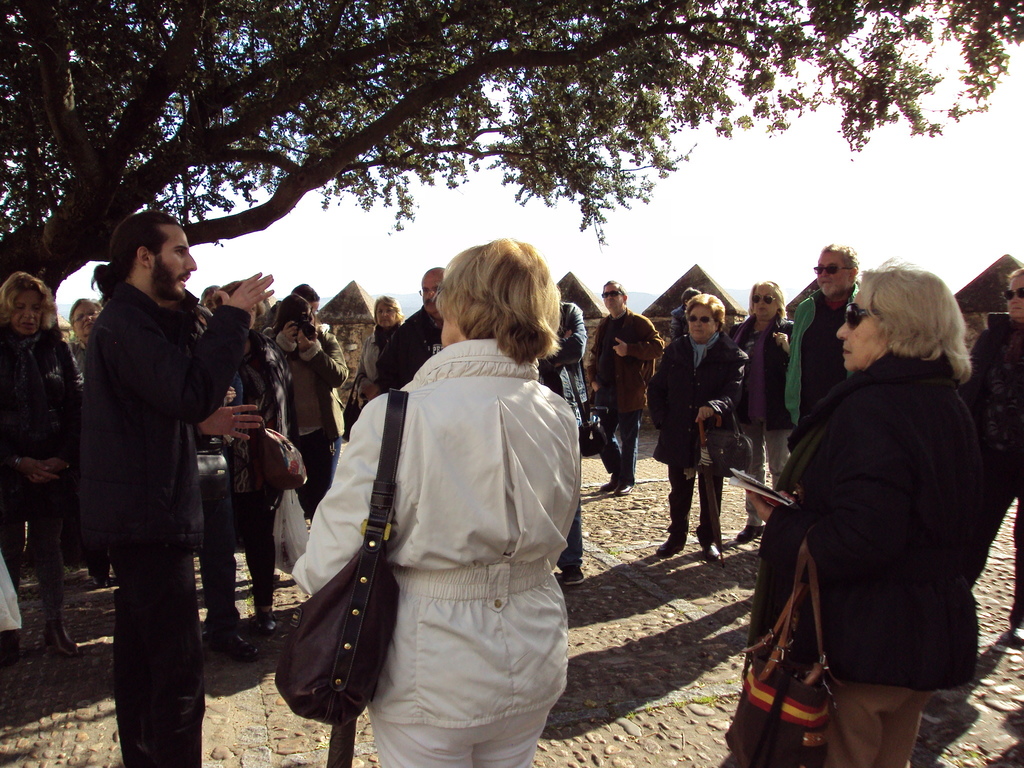 visitas guiadas en Jerez de los caballeros Explicación de los Templarios.Grupo de Cádiz