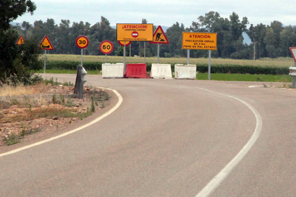 Corte de tráfico en la carretera provincial BA-150, Valverde de Mérida a Don Álvaro