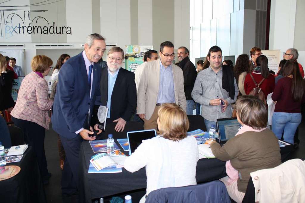 La VII Feria Educativa de la Universidad de Extremadura orienta a los alumnos sobre su futuro profesional