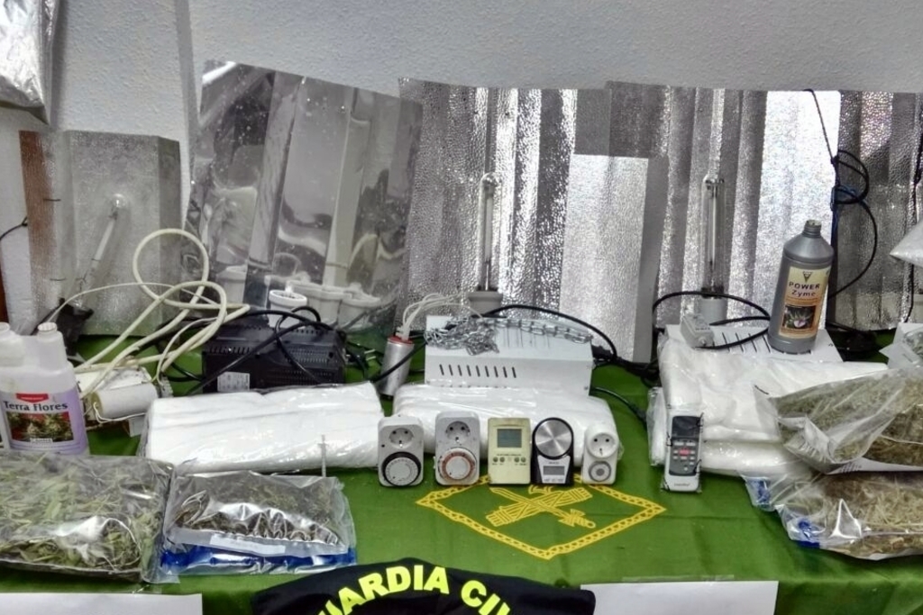 La Guardia Civil detiene a cuatro miembros de una familia por cultivo y trafico de drogas