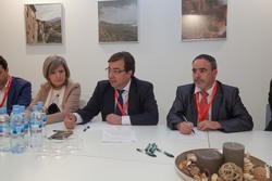 Reunión de Guillermo Fernández Vara con empresarios del sector Turístico en Fitur IMG_7695