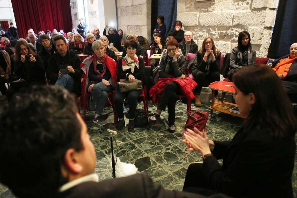 Cultura promoverá la inclusión de obras extremeñas en la programación anual del Teatro de Nîmes