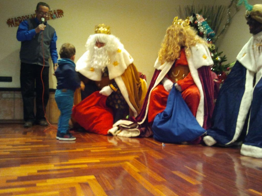 !!!!! 5 de Enero, llegan los Reyes magos al Centro Extremeño de Mondragón!!!! 7