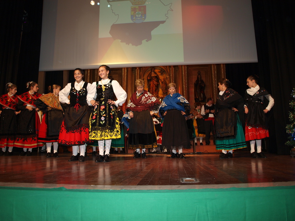 XXIII FESITIVAL DE VILLANCICOS Y DANZAS EXTREMEÑAS (29/11/2014, Oñati, Gipuzkoa) PB294135