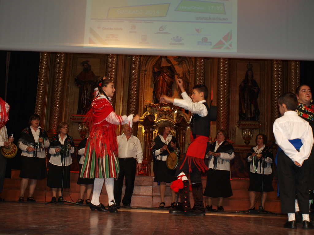 XXIII FESITIVAL DE VILLANCICOS Y DANZAS EXTREMEÑAS (29/11/2014, Oñati, Gipuzkoa) PB294199