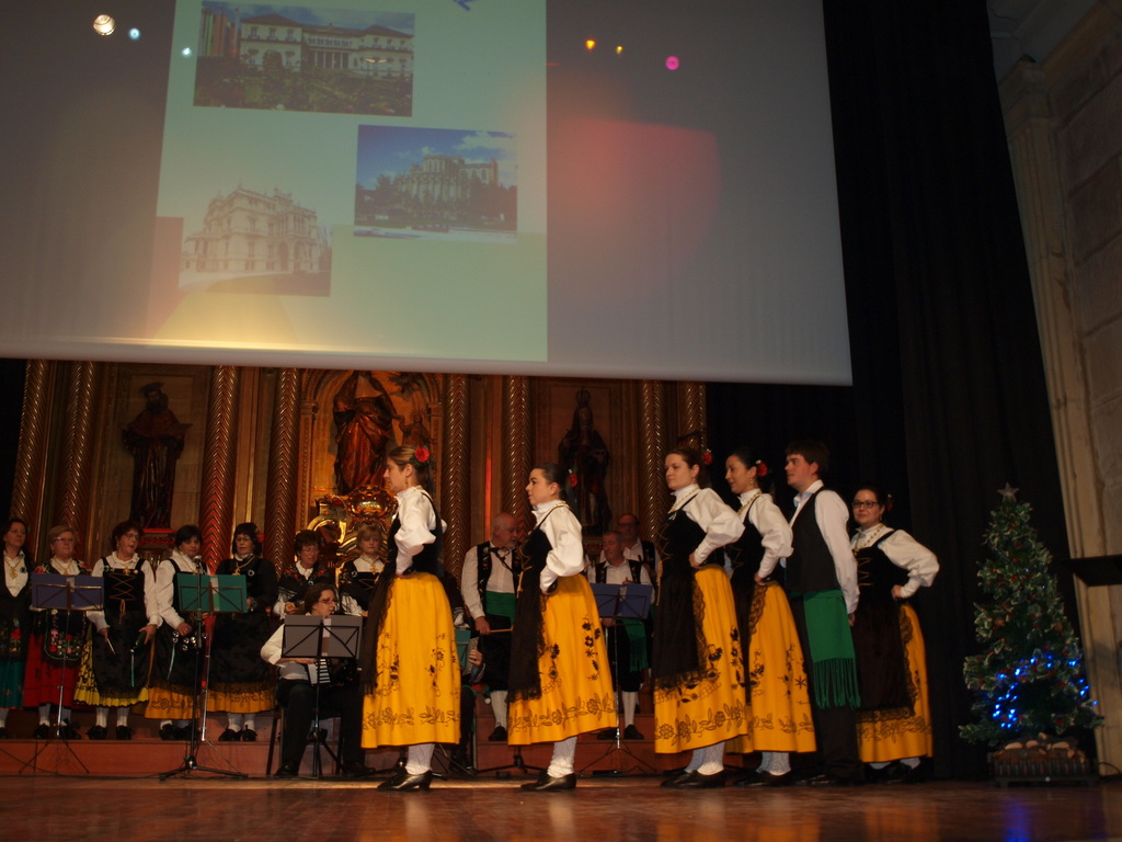XXIII FESITIVAL DE VILLANCICOS Y DANZAS EXTREMEÑAS (29/11/2014, Oñati, Gipuzkoa) PB294217