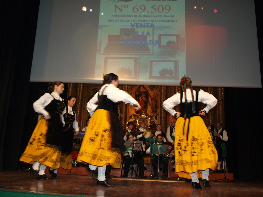 XXIII FESITIVAL DE VILLANCICOS Y DANZAS EXTREMEÑAS (29/11/2014, Oñati, Gipuzkoa) PB294218