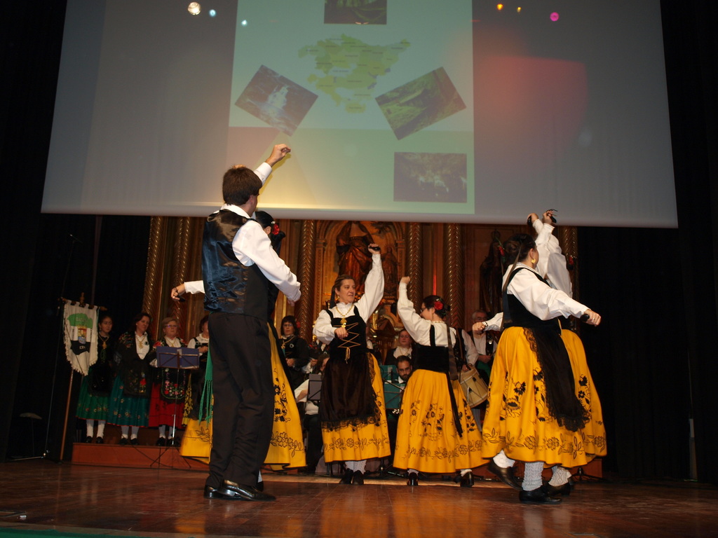 XXIII FESITIVAL DE VILLANCICOS Y DANZAS EXTREMEÑAS (29/11/2014, Oñati, Gipuzkoa) PB294222