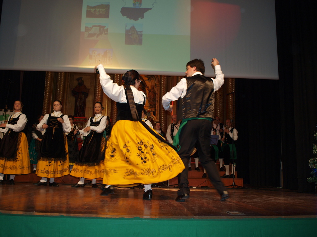 XXIII FESITIVAL DE VILLANCICOS Y DANZAS EXTREMEÑAS (29/11/2014, Oñati, Gipuzkoa) PB294223
