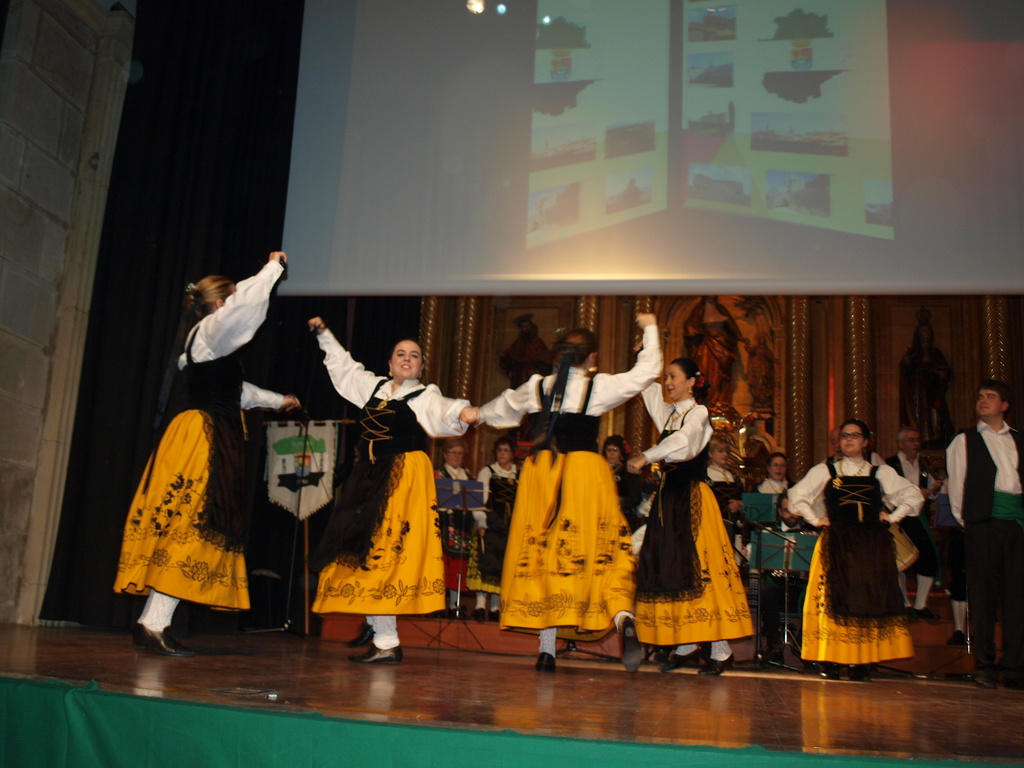 XXIII FESITIVAL DE VILLANCICOS Y DANZAS EXTREMEÑAS (29/11/2014, Oñati, Gipuzkoa) PB294226