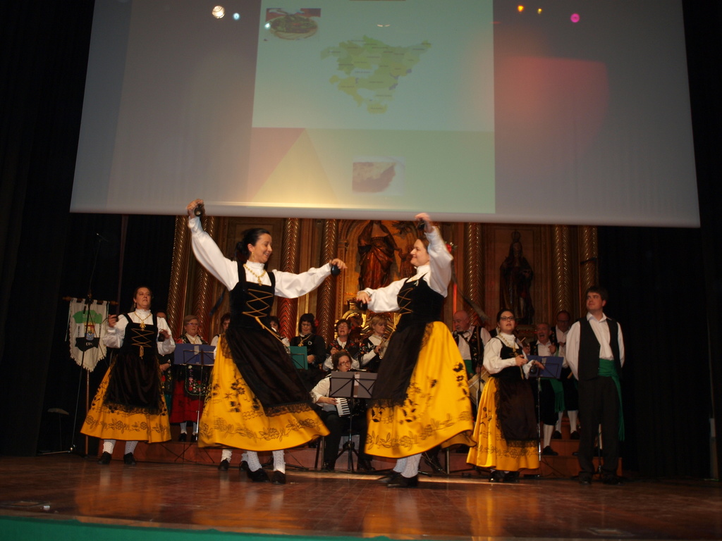 XXIII FESITIVAL DE VILLANCICOS Y DANZAS EXTREMEÑAS (29/11/2014, Oñati, Gipuzkoa) PB294229