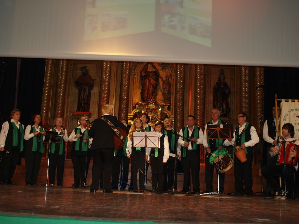 XXIII FESITIVAL DE VILLANCICOS Y DANZAS EXTREMEÑAS (29/11/2014, Oñati, Gipuzkoa) PB294231