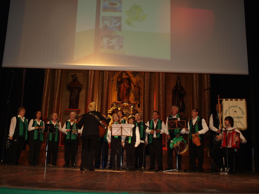 XXIII FESITIVAL DE VILLANCICOS Y DANZAS EXTREMEÑAS (29/11/2014, Oñati, Gipuzkoa) PB294232