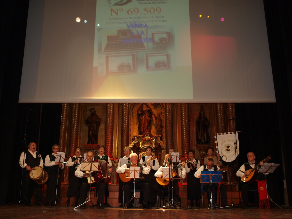 XXIII FESITIVAL DE VILLANCICOS Y DANZAS EXTREMEÑAS (29/11/2014, Oñati, Gipuzkoa) PB294244