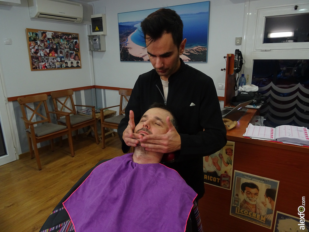 Afeitado en La Barbería de Sant Boi de Llobregat 21112014-DSC08195