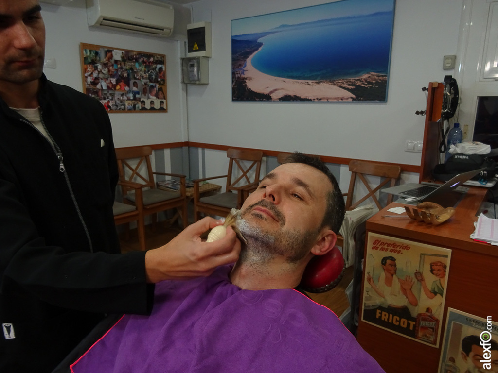 Afeitado en La Barbería de Sant Boi de Llobregat 21112014-DSC08197
