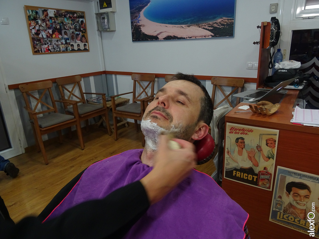 Afeitado en La Barbería de Sant Boi de Llobregat 21112014-DSC08198