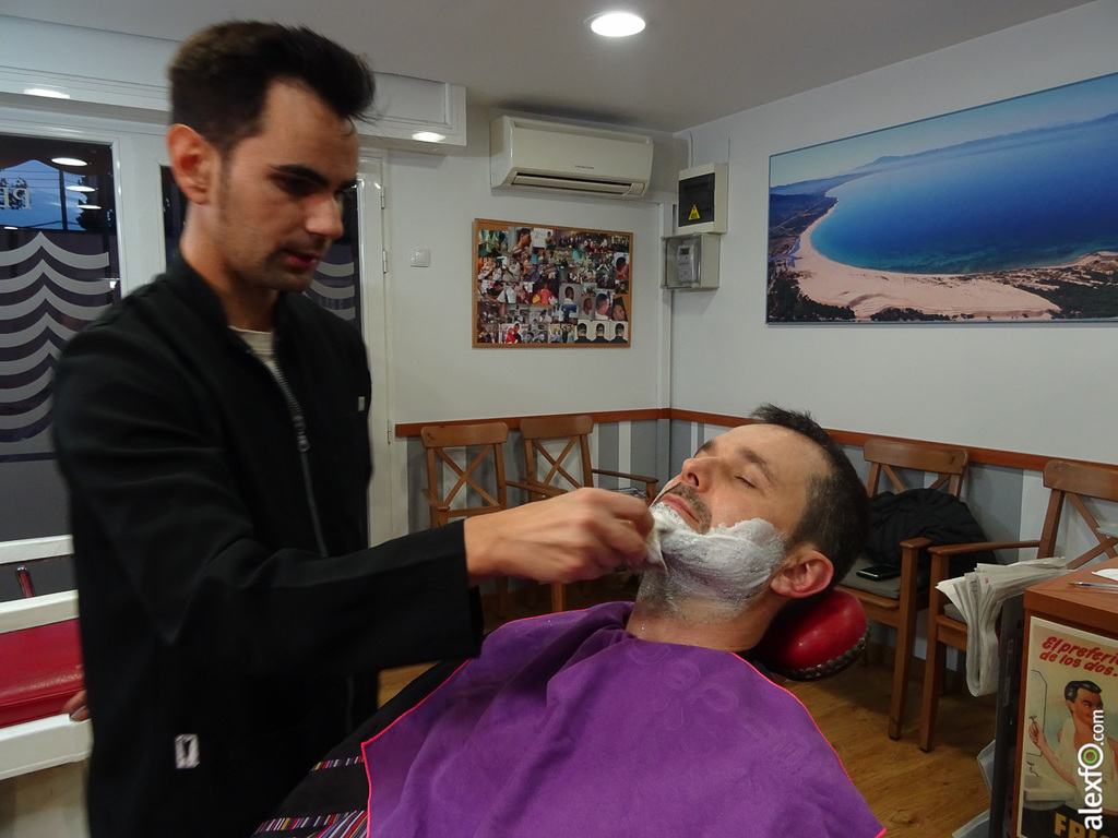 Afeitado en La Barbería de Sant Boi de Llobregat 21112014-DSC08200