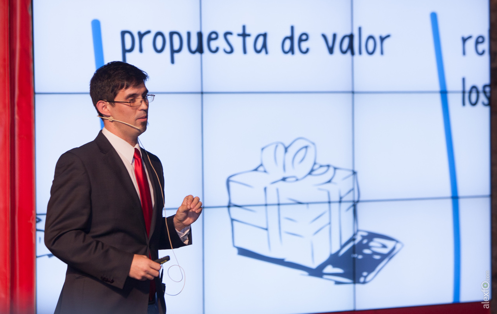Keynote: Cómo crear negocios de éxito a través del Lean Start up -  Congreso InnoCámaras Meeting Point 2014 Extremadura _44X0905