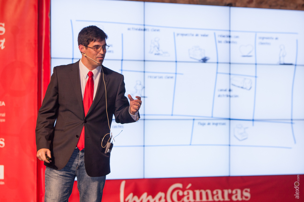 Keynote: Cómo crear negocios de éxito a través del Lean Start up -  Congreso InnoCámaras Meeting Point 2014 Extremadura _44X0915