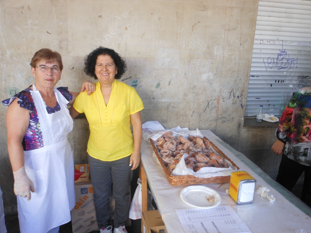 lunes, 20 de octubre de 2014 - XVIII Edición de la feria gastronómico-folklórica de las comunidades en Aretxabaleta Socias presentan las rosquillas