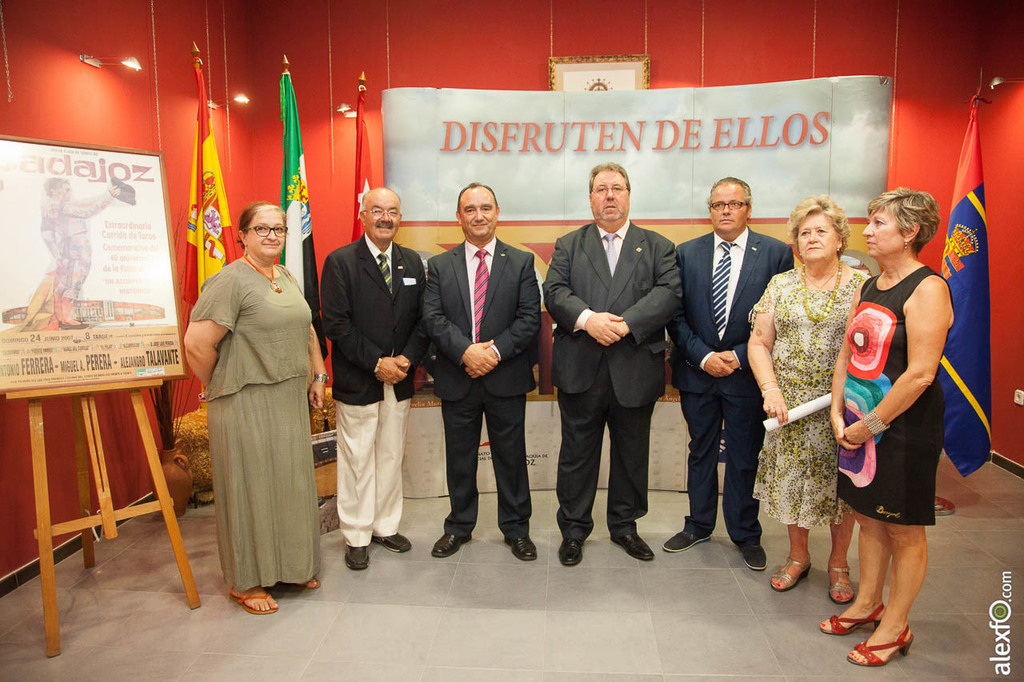 Visita Diputación Badajoz a Hogar Extremeño de Móstoles e inauguración exposición tauromaquia 06092014-IMG_2212