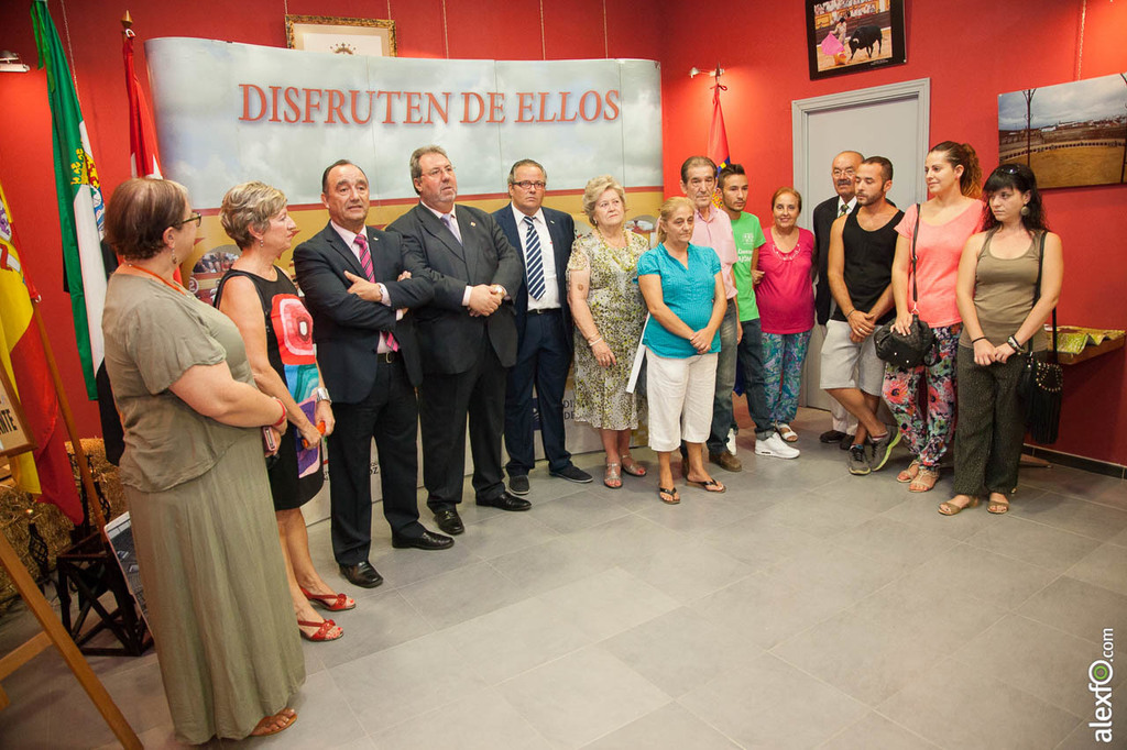 Visita Diputación Badajoz a Hogar Extremeño de Móstoles e inauguración exposición tauromaquia 06092014-IMG_2226