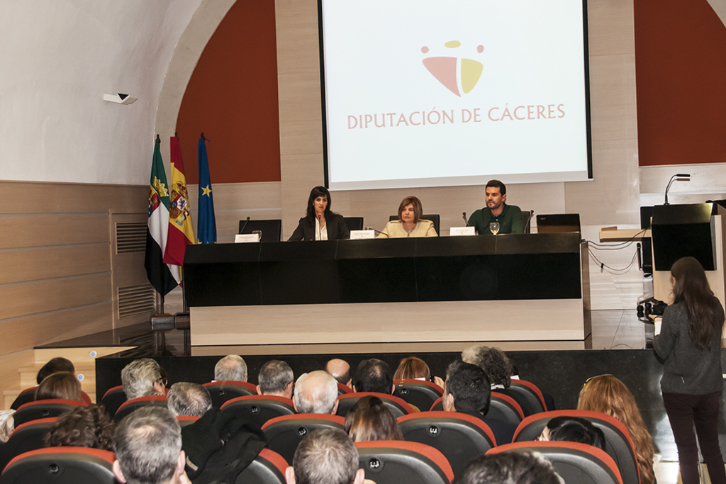 Gran afluencia en el encuentro con la cultura local que ha organizado la Diputación provincial de Cáceres