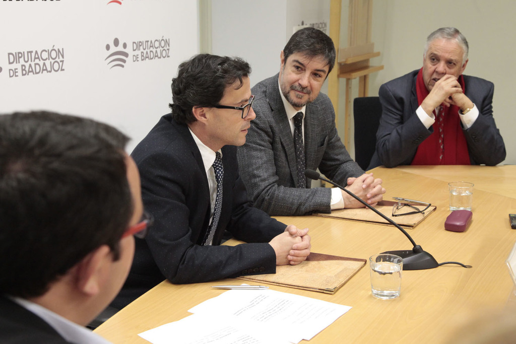 La Diputación de Badajoz y la FEMP firman el convenio Ágora, plataforma de trabajo on line para entidades de recaudación tributaria