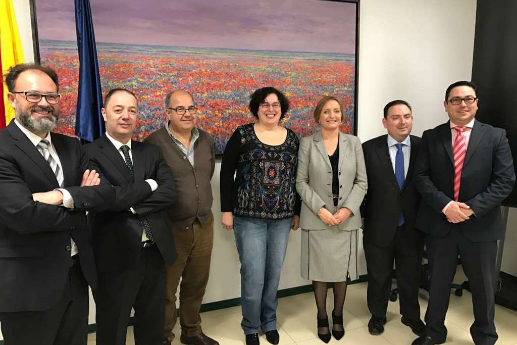 La Junta de Extremadura y La Caixa firma un convenio que permitirá el desarrollo de cuatro proyectos de mejora en la salud ambiental