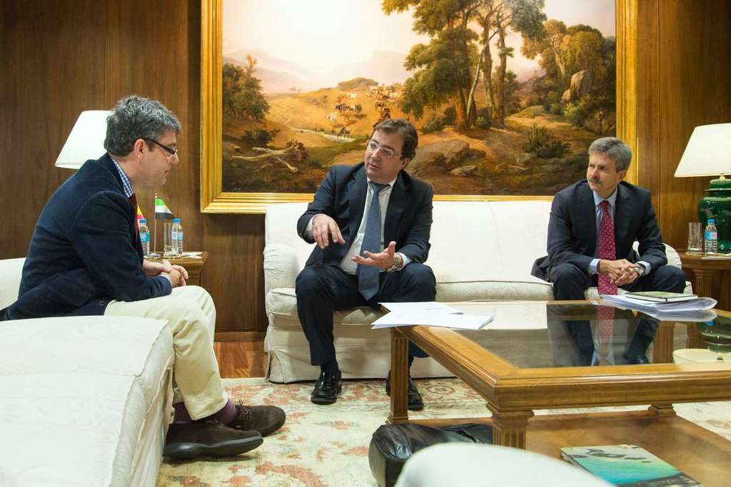 Fernández Vara traslada al ministro de Energía la apuesta de la región por las renovables y el autoconsumo