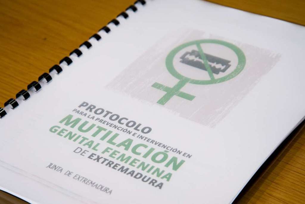 El Instituto de la Mujer elabora un protocolo para la prevención e intervención en la mutilación genital femenina en Extremadura