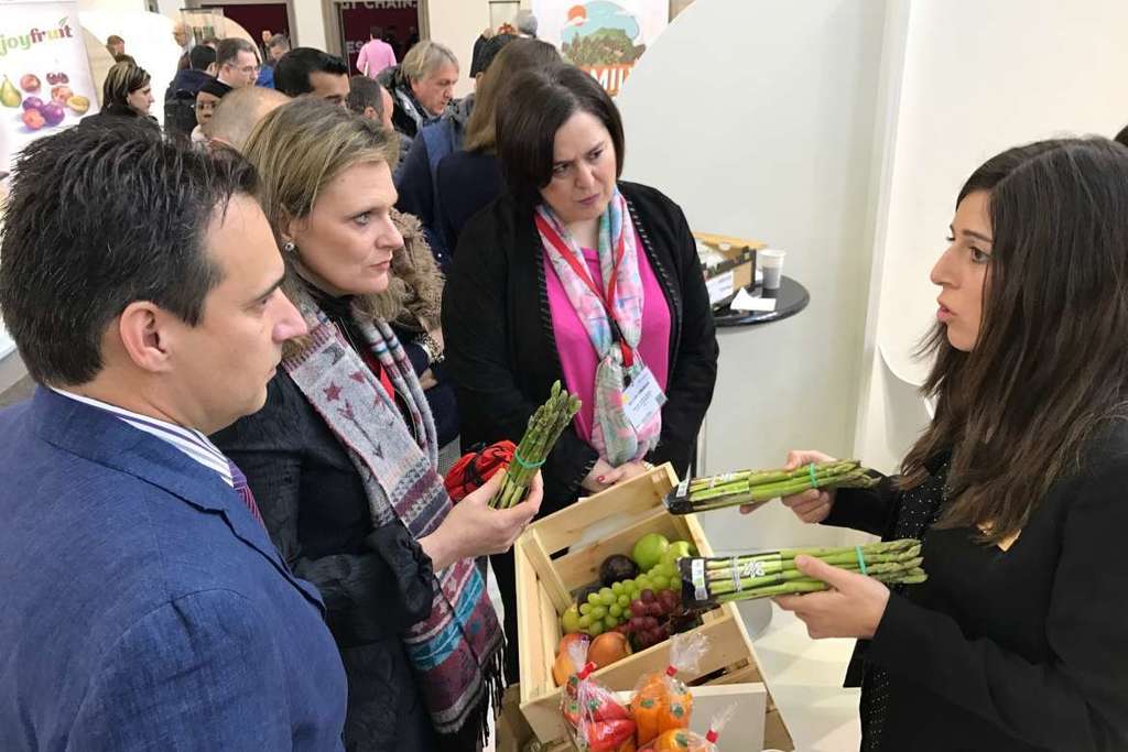 La Junta apoya al sector frutero extremeño en la Feria Internacional Fruit Logistica de Berlín