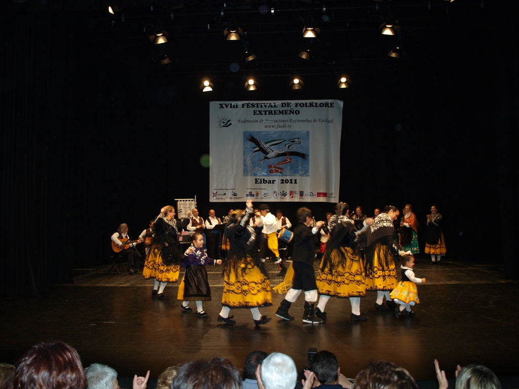 2011.11.12   	XVIII Festival de Folclore Extremeño 2011.11.12   	XVIII Festival de Folclore Extremeño - PB128538