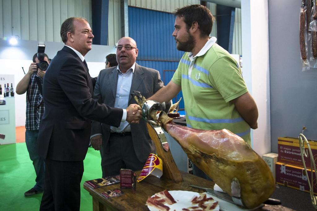 2013/09/24 Inauguración de la XXV FIAL El presidente del Gobierno de Extremadura, José Antonio Monago, inaugura la XXV Feria Internacional de la Alimentación (FIAL). T