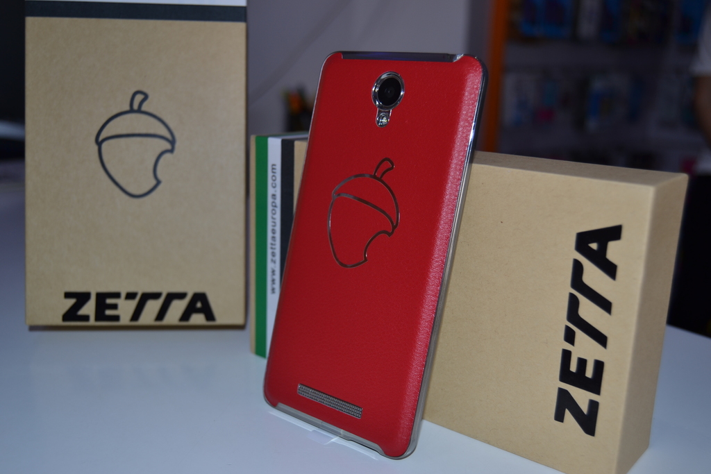 La empresa extremeña Zetta Smartphone lanza al mercado su nueva apuesta "Conquistador Plus"