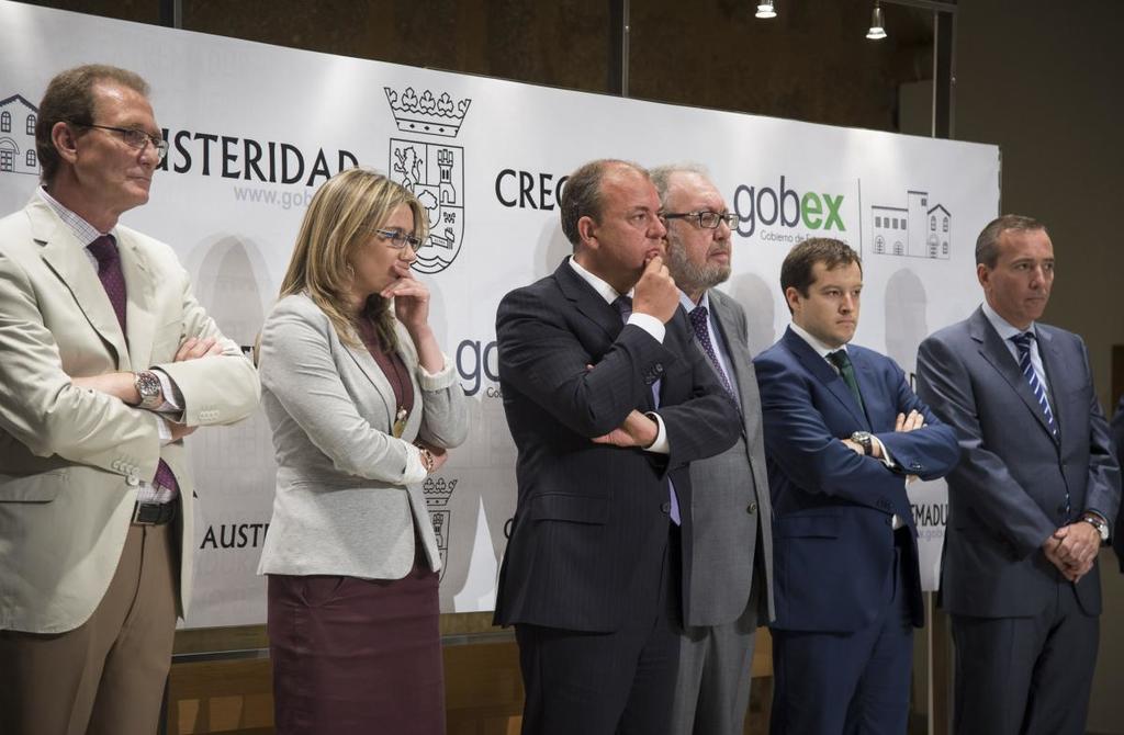 Gobex Firma convenios autoempleo El presidente del Gobierno de Extremadura, José Antonio Monago, firma convenios de colaboración con ocho entidades bancarias par