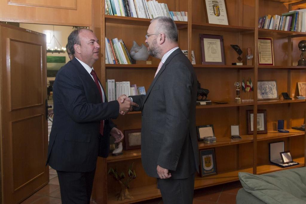 Gobex Reunión con embajador de Croacia El presidente del Gobierno de Extremadura, José Antonio Monago, se reúne con el embajador de Croacia, Neven Pelicaric.