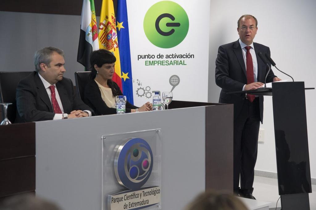 Gobex Inauguración PAE Badajoz El presidente del Gobierno de Extremadura, José Antonio Monago, inaugura el Punto de Activación Empresarial de Badajoz. También 