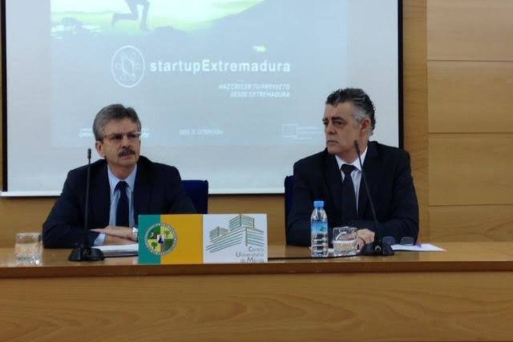 El consejero de Economía e Infraestructuras anima a emprender negocios de base tecnológica con el apoyo profesional e individualizado de Start Up Extremadura