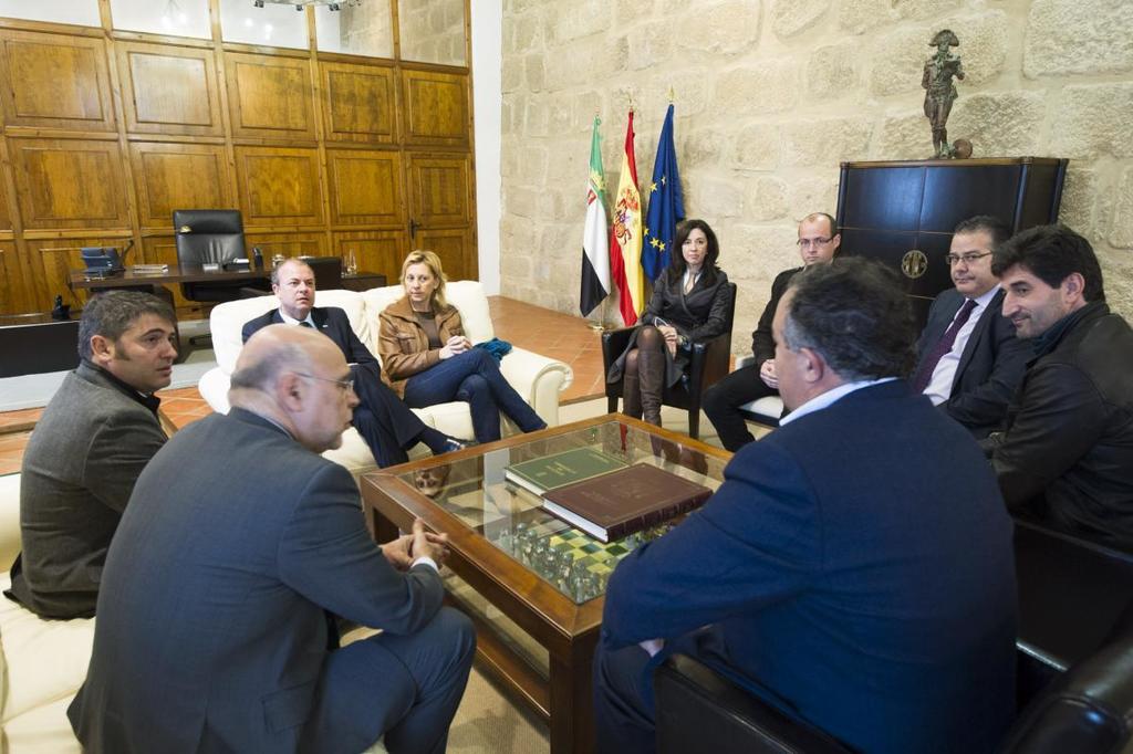 Gobex Reunión con alcaldes la Vera El presidente del Gobierno de Extremadura, José Antonio Monago, se reúne con alcaldes de municipios de la Mancomunidad de la Ver