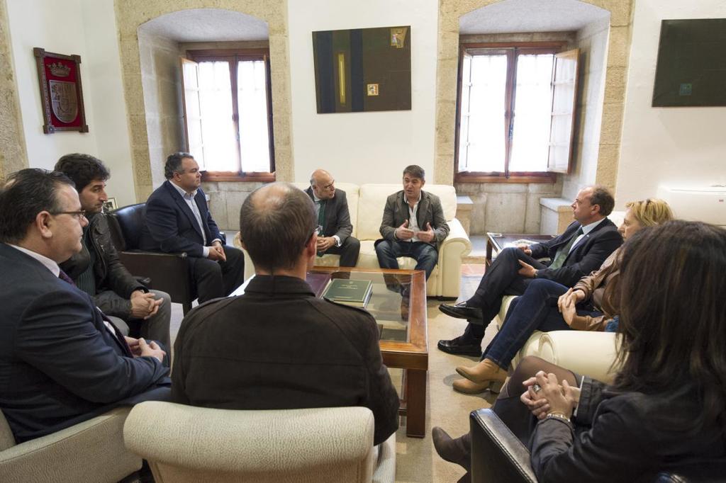 Gobex Reunión con alcaldes la Vera El presidente del Gobierno de Extremadura, José Antonio Monago, se reúne con alcaldes de municipios de la Mancomunidad de la Ver