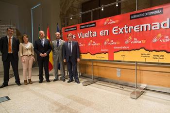Gobex vuelta a espana 2013 el presidente del gobierno de extremadura jose antonio monago presenta la normal 3 2