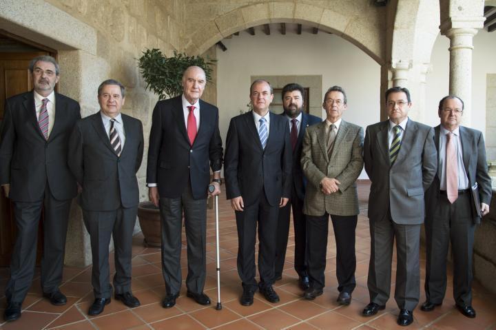 Gobex Monago se reúne con la CREEX El presidente del Gobierno de Extremadura, José Antonio Monago, se reúne con la nueva directiva de la Confederación Regional Emp