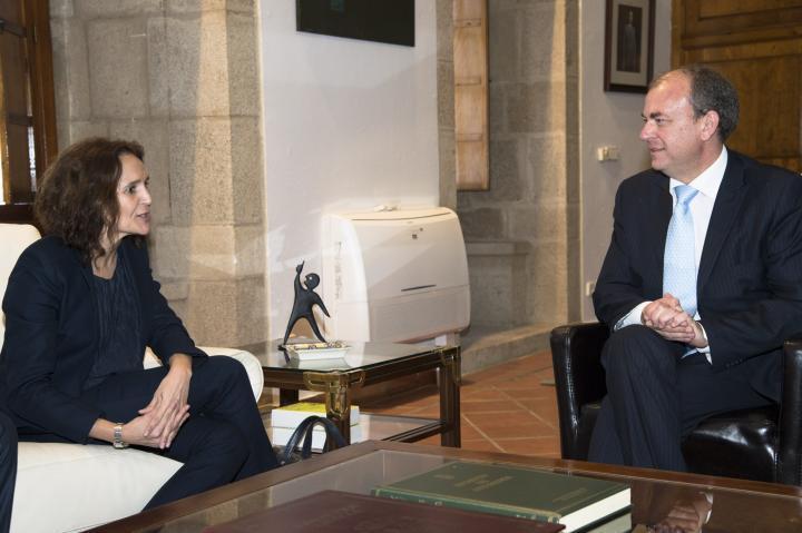 Gobex Reunión con Altadis El presidente del Gobierno de Extremadura, José Antonio Monago, se reúne con la directora de Asuntos Corporativos y Legales de A
