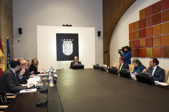 Gobex Consejo de Gobierno del 04/12/2012 Los miembros del Gobierno de Extremadura reunidos en Consejo Ordinario.