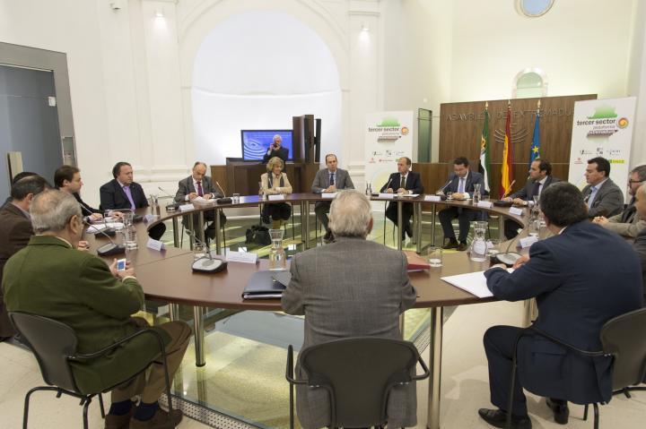 Gobex Firma fundacional Plataforma 3er S El presidente del Gobierno de Extremadura, José Antonio Monago, y el consejero de Salud y Política Social, Luis Alfonso Hernánde