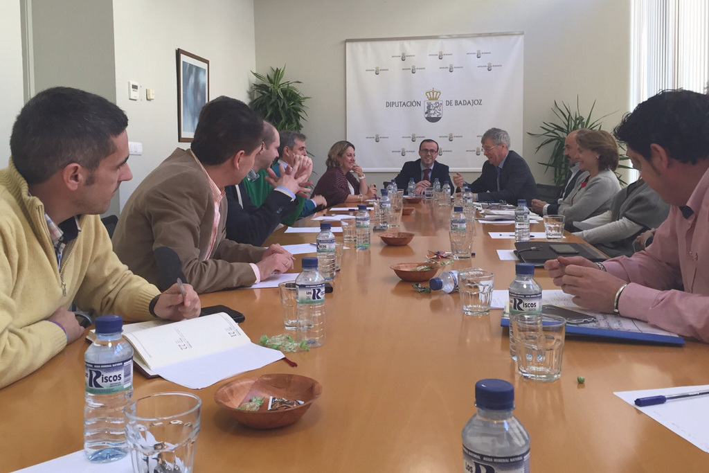 La Diputación de Badajoz ayudará a la ejecución de varios proyecto hídricos en localidades de la Provincia