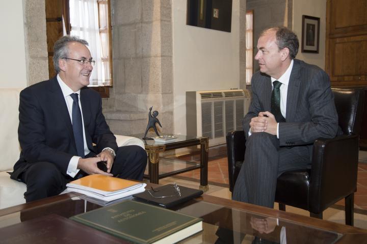 Gobex Monago se reúne con el rector El presidente del Gobierno de Extremadura, José Antonio Monago, se reúne con el rector de la Universidad de Extremadura, Segundo