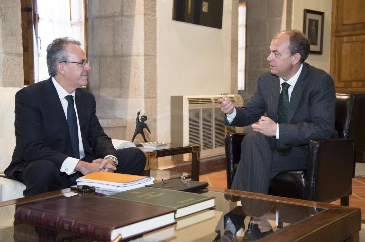 Gobex Monago se reúne con el rector El presidente del Gobierno de Extremadura, José Antonio Monago, se reúne con el rector de la Universidad de Extremadura, Segundo